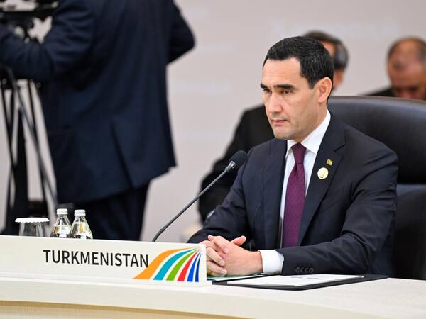 Azərbaycanın və Mərkəzi Asiya ölkələrinin beynəlxalq nəqliyyatda rolu durmadan artır - Sərdar Berdiməhəmmədov