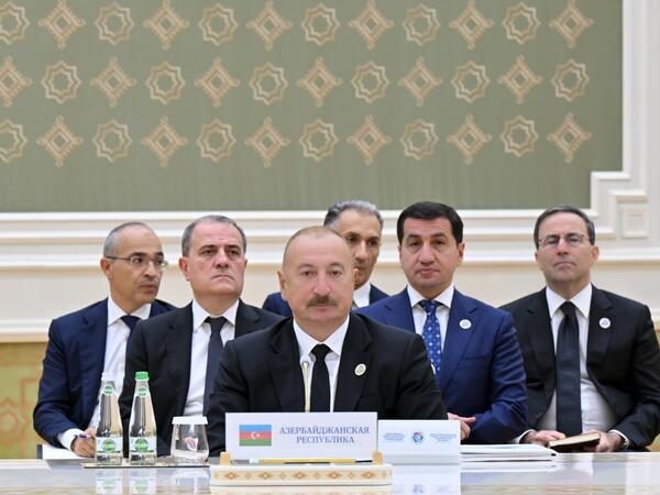 Prezident İlham Əliyev Türkmənbaşıda Azərbaycan və Mərkəzi Asiya Dövlət başçılarının 8-ci Məşvərət görüşündə iştirak edir - (Foto)
