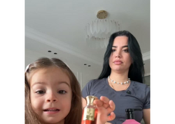 Azərbaycanlı aparıcının xanımı ilə qızının maraqlı <span class="color_red">Videosu</span>