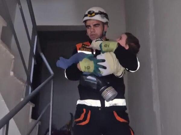 Ceyranbatanda yaşayış binasında baş vermiş yanğın söndürülüb - <span class="color_red">(Foto/Video)</span>