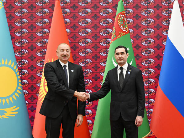İlham Əliyev MDB Dövlət Başçıları Şurasının iclasında iştirak etmək üçün “Avaza” Kompleksinə gəlib - <span class="color_red">(Foto)</span>