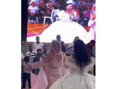 Türkiyədə gəlinlə anası Aysunun mahnısına rəqs edib ağladı - <span class="color_red">(Video)</span>