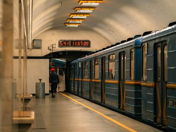 Kiyev metrosunda fövqəladə vəziyyət: Qatarlar hərəkətsiz qaldı