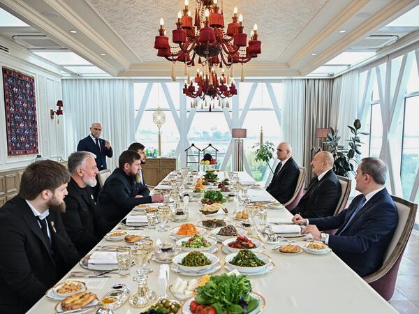 Prezident İlham Əliyev və Rusiyanın Çeçenistan Respublikasının başçısı birgə nahar ediblər - (Foto)