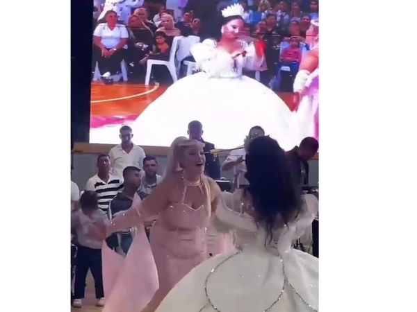 Türkiyədə gəlinlə anası Aysunun mahnısına rəqs edib ağladı - <span class="color_red">(Video)</span>