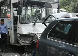 Sumqayıtda avtomobil avtobusla toqquşdu - Yaralılar var