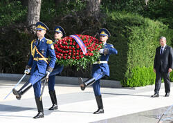 Kambocanın Baş naziri Heydər Əliyevin məzarını ziyarət edib - <span class="color_red">(Foto)</span>