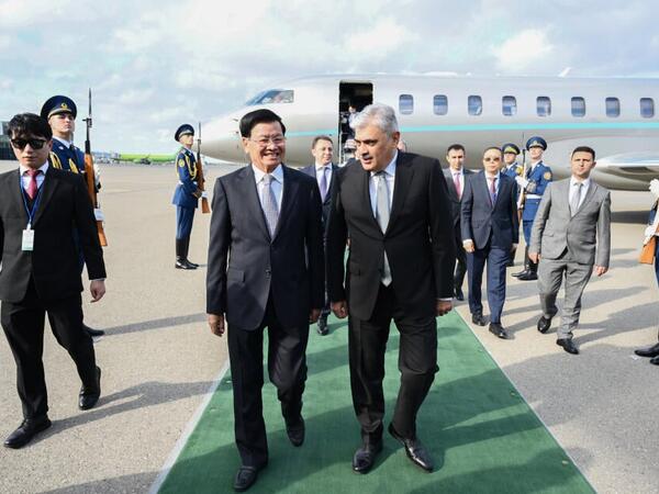 Laos Prezidenti Azərbaycana rəsmi səfərə gəlib - <span class="color_red">(Foto)</span>
