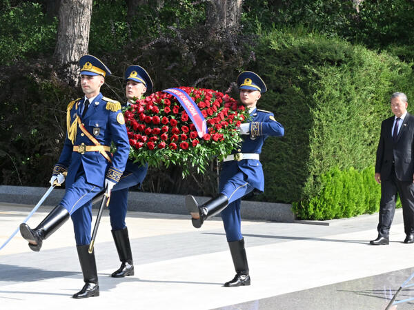 Kambocanın Baş naziri Heydər Əliyevin məzarını ziyarət edib - <span class="color_red">(Foto)</span>