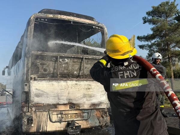 Ucarda sərnişin avtobusu yandı