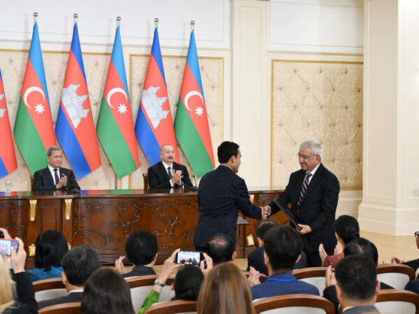 Prezident İlham Əliyevin iştirakı ilə Azərbaycan-Kamboca sənədləri mübadilə olunub - (Foto)