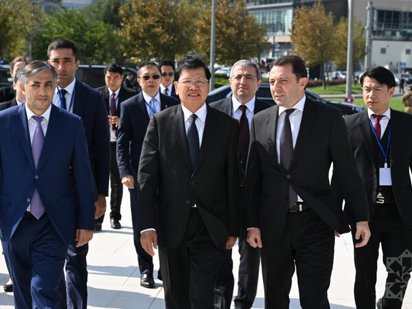 Laos Prezidenti Zəfər parkını ziyarət edib - <span class="color_red">(Foto)</span>
