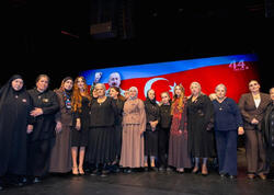 Alyona Əliyeva “44” filminin təqdimatından görüntülər paylaşıb - <span class="color_red">(Foto)</span>