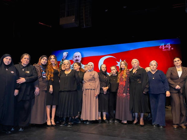Alyona Əliyeva “44” filminin təqdimatından görüntülər paylaşıb - <span class="color_red">(Foto)</span>