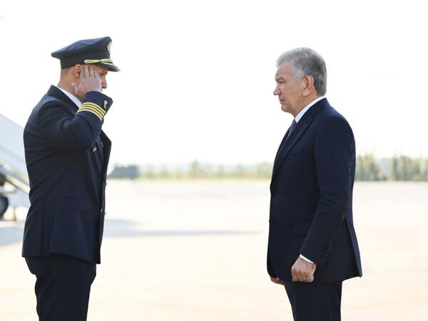 Şavkat Mirziyoyev Bakıya yola düşüb