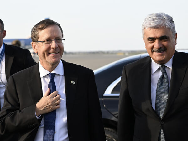 İsrail Prezidenti İsxak Hersoq Azərbaycana səfərə gəlib - <span class="color_red">(Foto)</span>