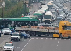 Bakıda nasaz yük maşını prospektlərdən birini bağladı