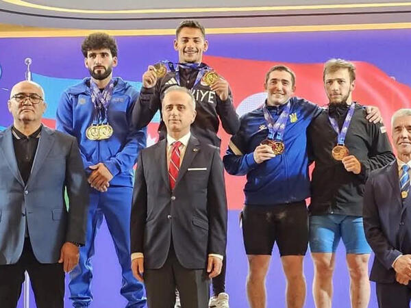 Fuad Həsənov Avropa birinciliyində 3 medal qazandı - <span class="color_red">(Foto)</span>