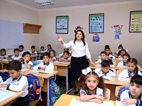 Məktəblərdə vahid geyim qaydaları ilə bağlı AGMA-nın bəyanatı