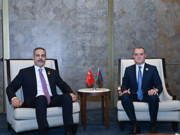 Ceyhun Bayramov Hakan Fidanla Azərbaycan-Türkiyə münasibətlərini müzakirə edib