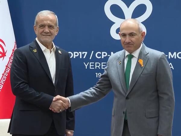 İrəvanda Paşinyan Pezeşkianla görüşüb