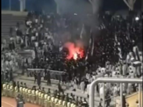 "Neftçi" azarkeşləri məşəl yandırdı - <span class="color_red">(Video)</span>