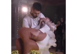 Toy günü bəylə gəlinin rəqsi viral oldu – <span class="color_red">(Video)</span>