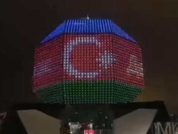Belarus Milli Kitabxanasının binası Azərbaycan bayrağının rəngləri ilə işıqlandırılıb