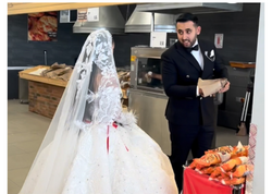 Bəylə gəlinin bu addımı müzakirə yaratdı - <span class="color_red">(Video)</span>