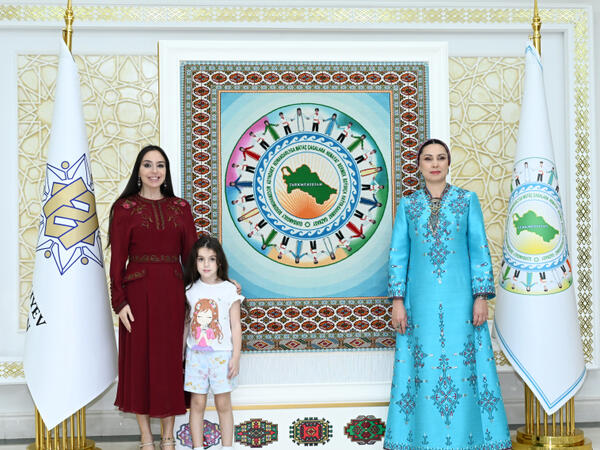 Leyla Əliyeva Arkadağ şəhərində Oğulcahan Atabayeva ilə görüşüb - <span class="color_red">(Foto)</span>