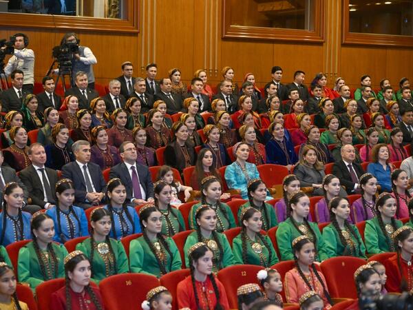 Leyla Əliyeva Aşqabadda Türkmənistan Dövlət Simfonik Orkestrinin konsertini izləyib - <span class="color_red">(Foto)</span>