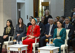 Leyla Əliyeva Aşqabadda Milli Türkmən Xalçası Muzeyində olub - <span class="color_red">(Foto)</span>