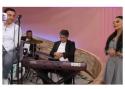 Vüsalə efirdə yuxulayan musiqiçini belə oyatdı - <span class="color_red">(Video)</span>