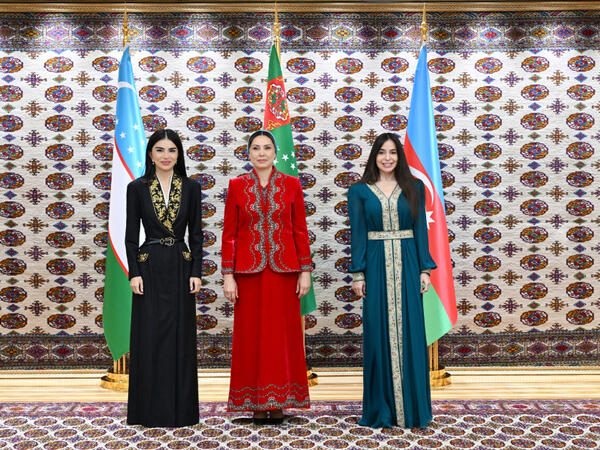 Aşqabadda Leyla Əliyevanın, Oğulcahan Atabayevanın və Saida Mirziyoyevanın üçtərəfli görüşü olub - <span class="color_red">(Foto)</span>
