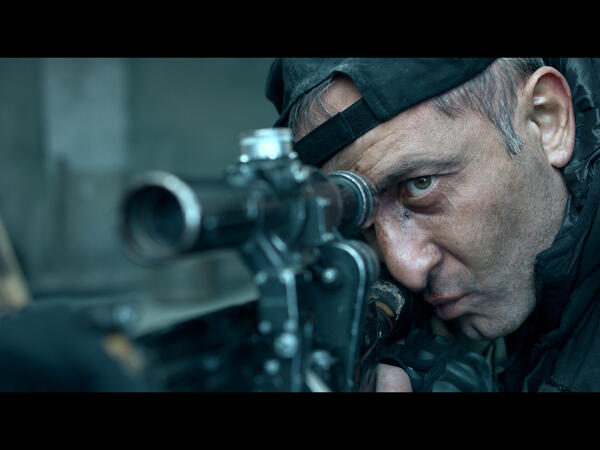 Hikmət Rəhimov “44” filminin çəkilişlərindən danışıb: Qarlı küçədə hava beton tikilinin içindən daha isti idi - <span class="color_red">(Foto)</span>