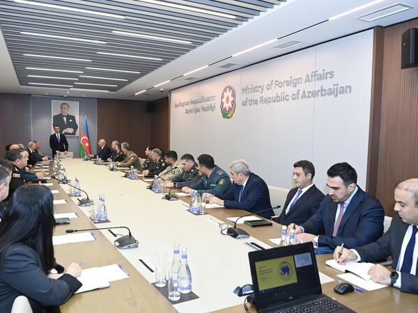 XİN-də Milli Müdafiə Universitetinin akademik kursunun iştirakçıları ilə görüş keçirilib - <span class="color_red">(Foto)</span>