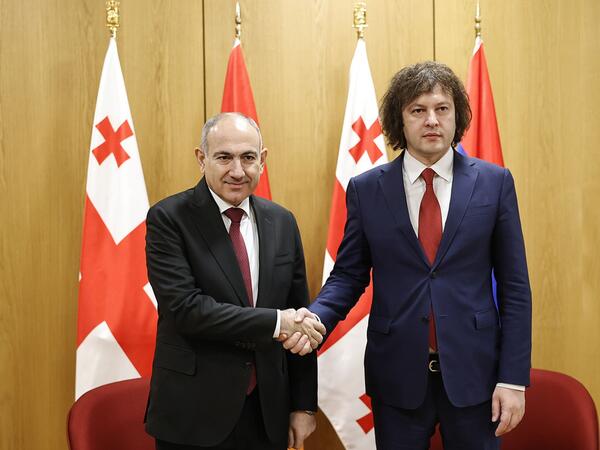 Paşinyanla Kobaxidze sammit üçün Brüsselə gedir