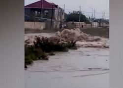 Sumqayıtda kəmər partlayıb, evləri su basıb - <span class="color_red">(Video)</span>