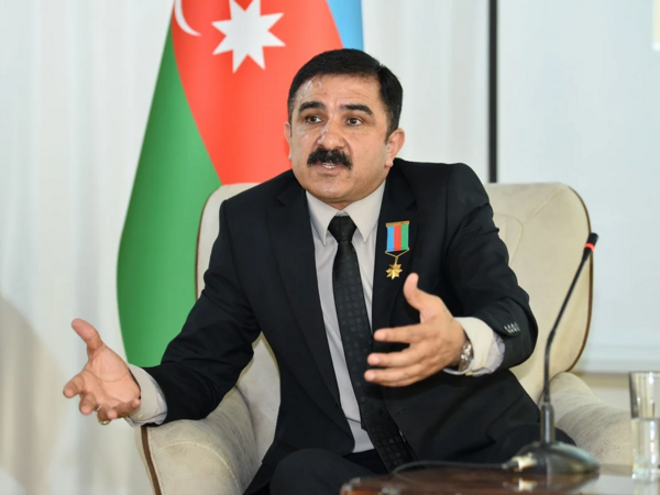 İbad Hüseynov səfirliyin dəstəyi ilə Azərbaycana qayıtdı