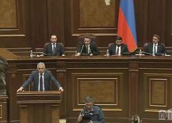 Ermənistan parlamentinin iclasında insident - <span class="color_red">(Video)</span>