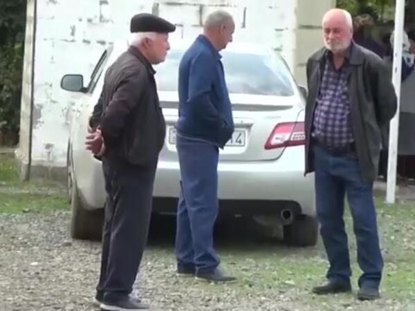 Salyanda ailə faciəsi - anası, atası və qardaşı arvadını bıçaqladı - <span class="color_red">(Video)</span>