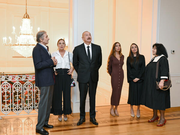 Prezident İlham Əliyev, Birinci xanım Mehriban Əliyeva və ailə üzvləri “Mənim Abşeronum: Üstə gəl” adlı retrospektiv sərgi ilə tanış olublar