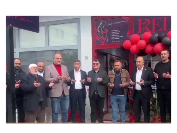 Türkiyədə alt paltarı mağazasının dua ilə açılması müzakirə yaratdı <span class="color_red">(Video)</span>