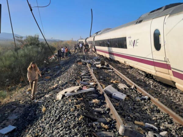 İspaniyada sürət qatarları toqquşdu - 46 nəfər öldü - <span class="color_red">(Video)</span>