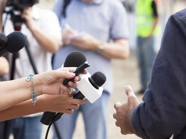 Bakıda məktəbdə çəkiliş edən media nümayəndələri zorakılığa məruz qalıb, saxlanılanlar var