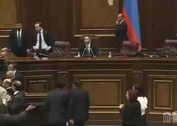 Ermənistan parlamentində deputatlar arasında yenə dava düşdü - <span class="color_red">(Video)</span>