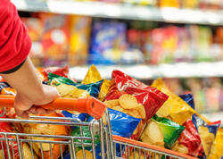 Bakıda supermarket müdirinin 100 minlik fırıldağı - Çipsilərə görə həbs edildi