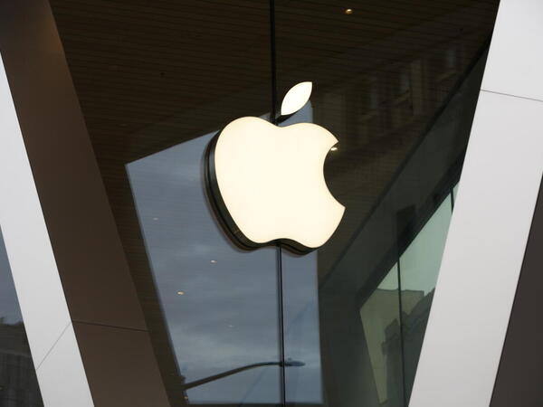 Apple dünyanın ən bahalı şirkəti oldu