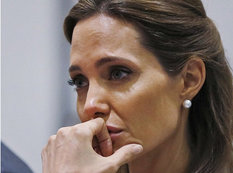 Ancelina ABŞ-ı tərk edir