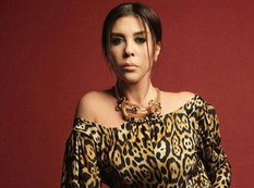 81 yaşlı aktrisa gənc qızlara meydan oxuyur - FOTO